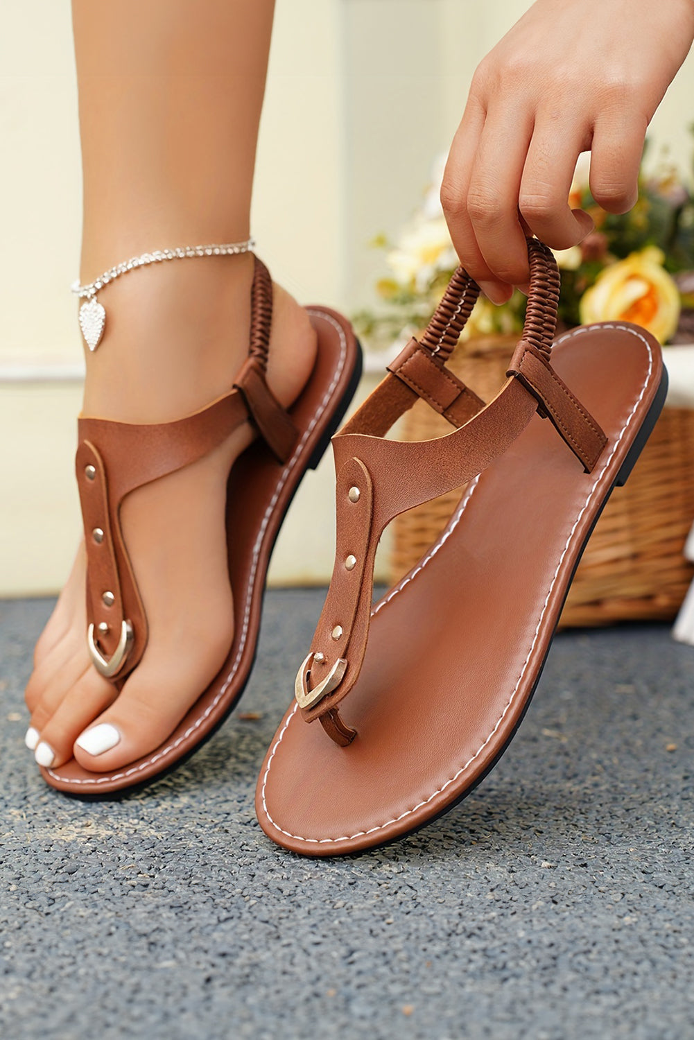 Luna Hollow Out Clip Toe Flat Sandals
